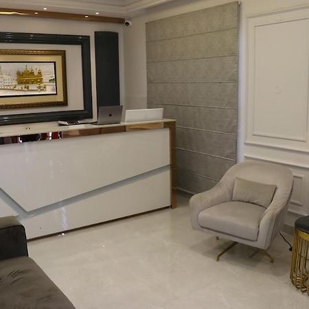 Elegance Regency Hotell Khanna  Exteriör bild