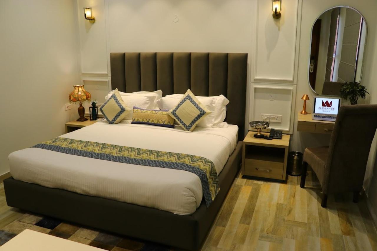 Elegance Regency Hotell Khanna  Exteriör bild